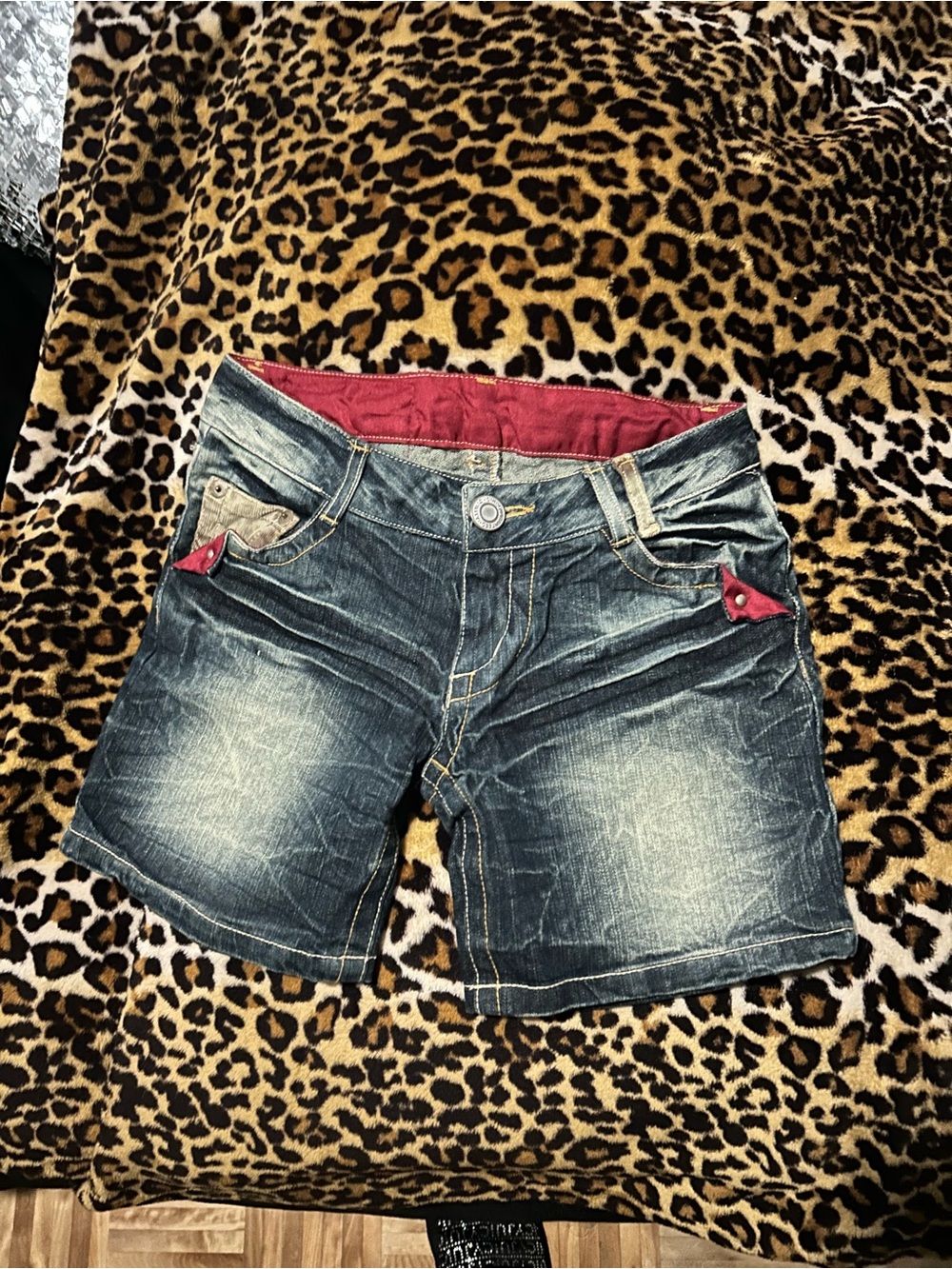 Vintage y2k levis jean shorts